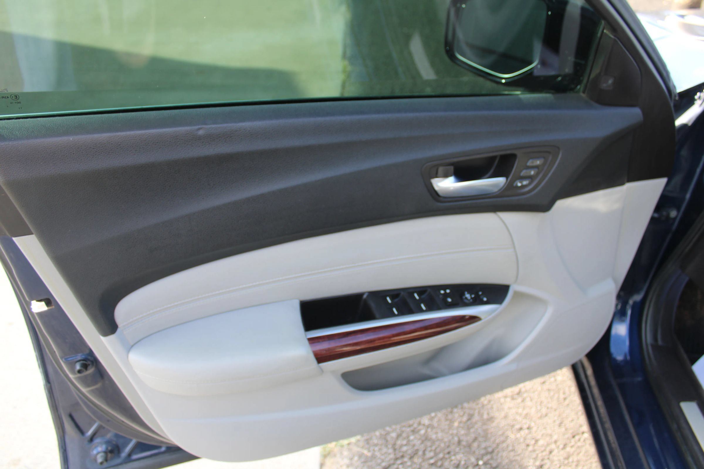 Used 2015 Acura TLX w/ Technology Package FWD image 13