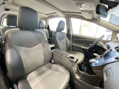 Used 2013 Toyota Prius V Five image 28