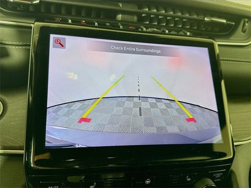 Used 2024 Jeep Grand Cherokee L Limited image 19