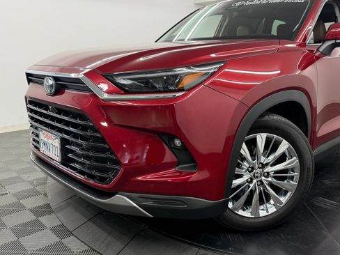 Certified 2024 Toyota Grand Highlander AWD image 4