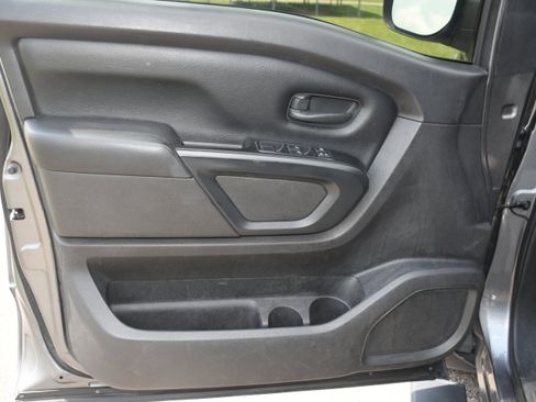 Used 2017 Nissan Titan S RWD image 9