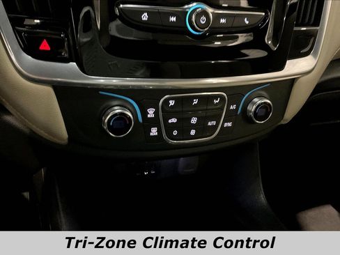 Used 2022 Chevrolet Traverse LS image 16