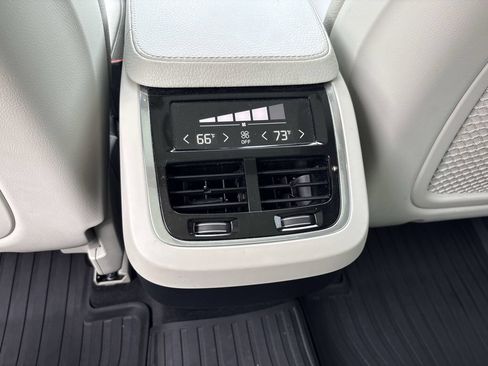 Used 2016 Volvo XC90 T6 Momentum w/ Momentum Plus Package AWD/4WD image 26