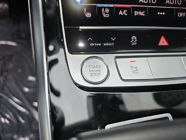 Used 2020 Audi Q8 Prestige AWD/4WD image 27