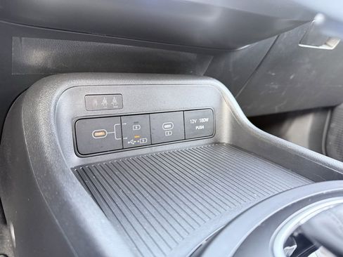 Used 2024 Hyundai Kona SEL image 17