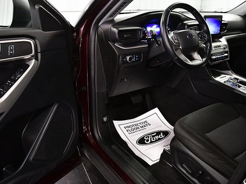 Used 2022 Ford Explorer XLT image 16