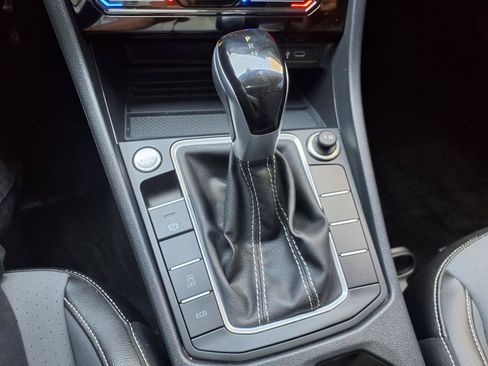 Used 2025 Volkswagen Jetta SE FWD image 24