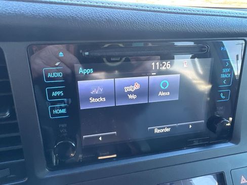 Used 2016 Toyota Sienna XLE Premium image 28