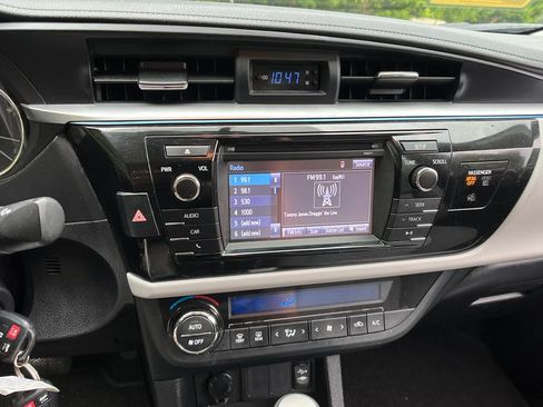 Used 2016 Toyota Corolla LE FWD image 16