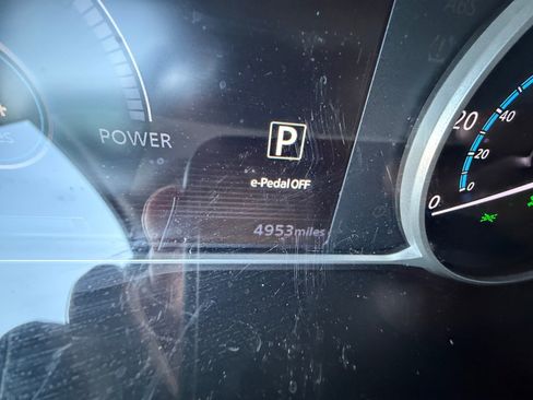 Certified 2025 Nissan Leaf S image 11