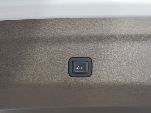 Used 2025 GMC Yukon Denali w/ Denali Reserve Package AWD/4WD image 11