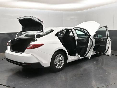 Used 2025 Toyota Camry LE FWD image 27