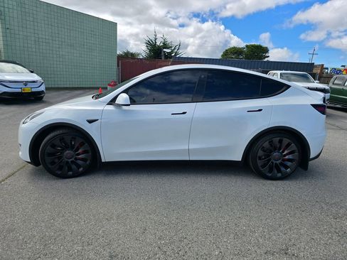 Used 2023 Tesla Model Y Performance image 30