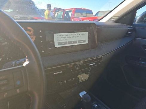 Certified 2025 Nissan Kicks SR FWD image 18