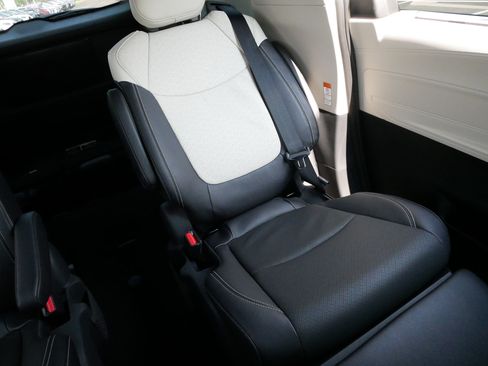 Used 2026 Toyota Sienna Limited FWD image 14