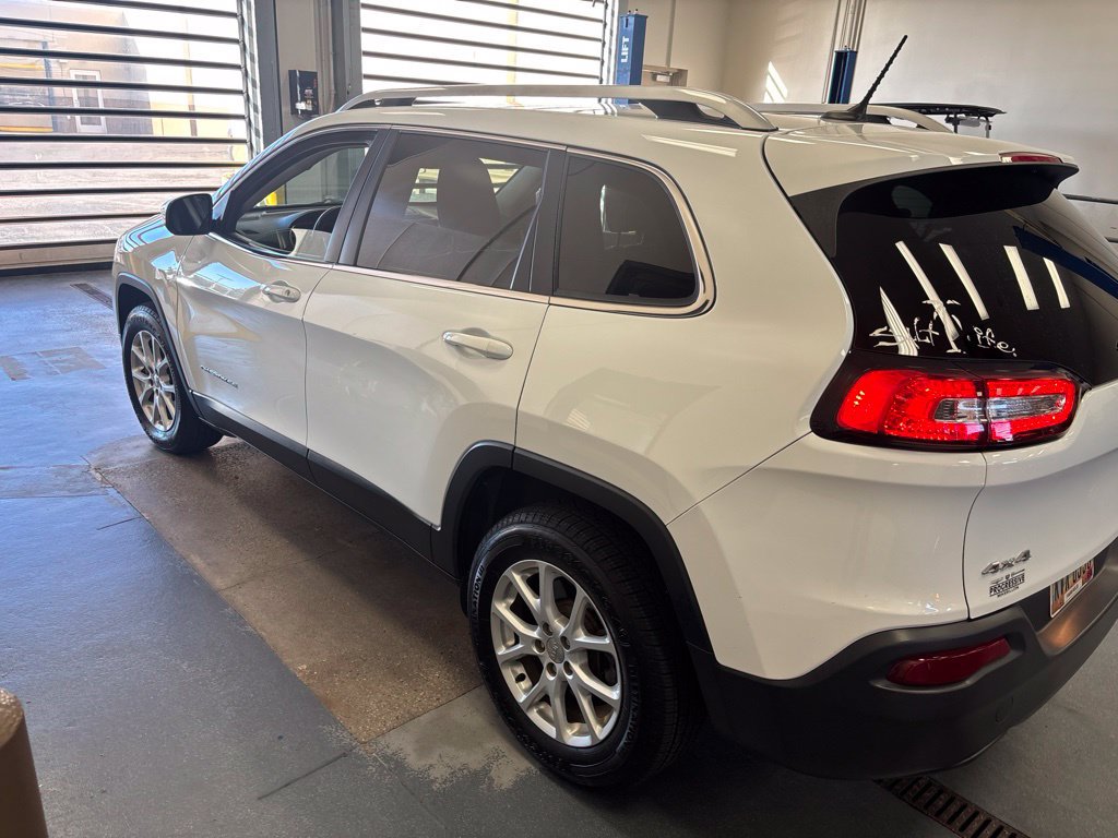 Used 2015 Jeep Cherokee Latitude w/ Cold Weather Group AWD/4WD image 7