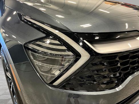 Certified 2025 Kia Sportage EX AWD/4WD image 31