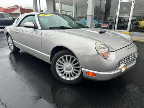Used 2005 Ford Thunderbird image 2