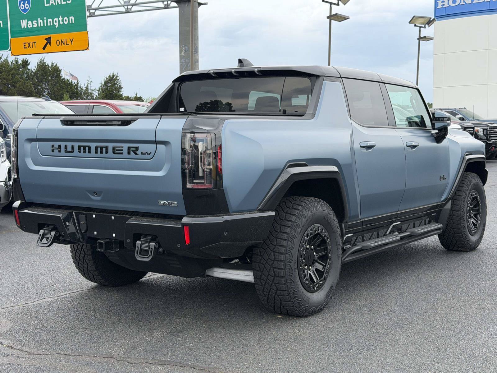 Used 2024 GMC Hummer EV 3X w/ Omega Edition AWD/4WD image 2