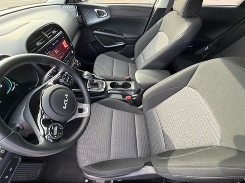 Certified 2025 Kia Soul EX FWD image 15