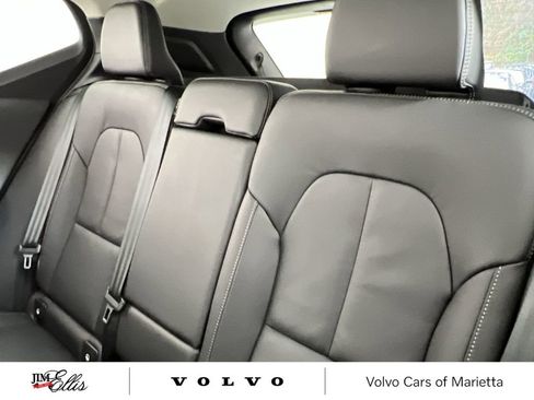 Used 2025 Volvo XC40 B5 Core image 23