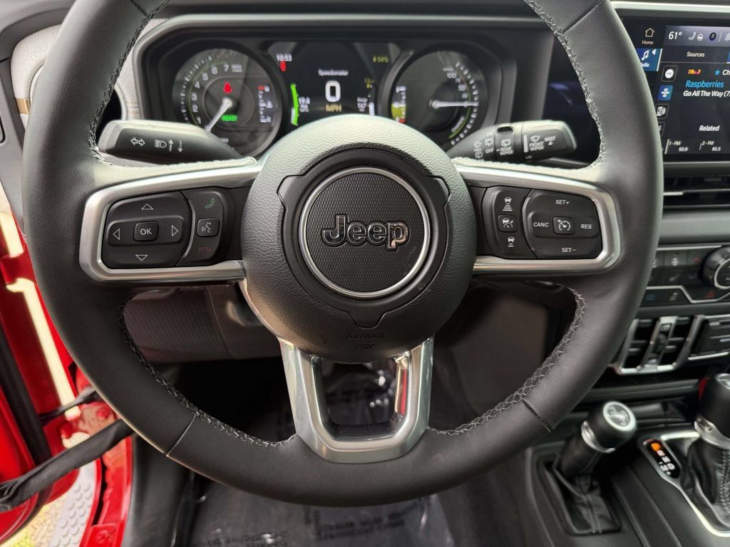 Used 2025 Jeep Wrangler Unlimited Sahara AWD/4WD image 20