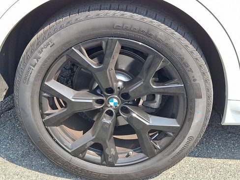Used 2025 BMW X7 xDrive40i w/ Premium Package AWD/4WD image 9