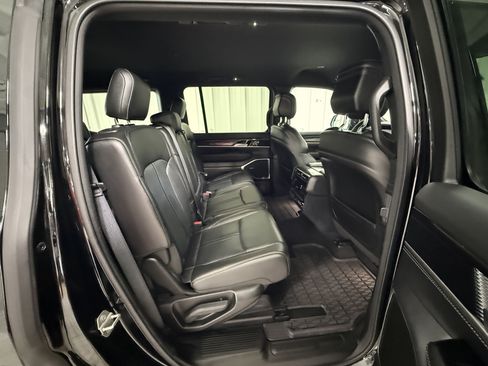 Used 2024 Jeep Wagoneer 4WD image 11