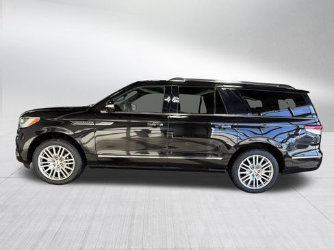 Used 2024 Lincoln Navigator L Reserve image 4