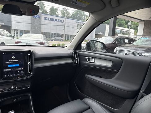 Certified 2026 Volvo XC40 B5 Plus AWD/4WD image 24