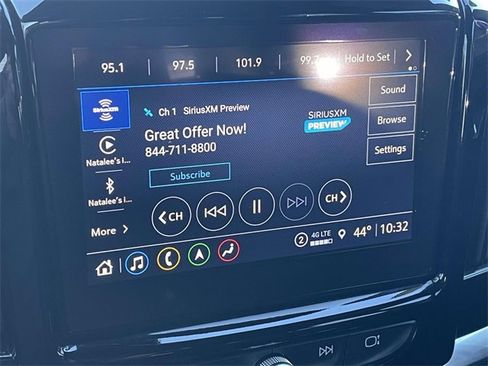 Used 2023 Chevrolet Traverse RS image 3