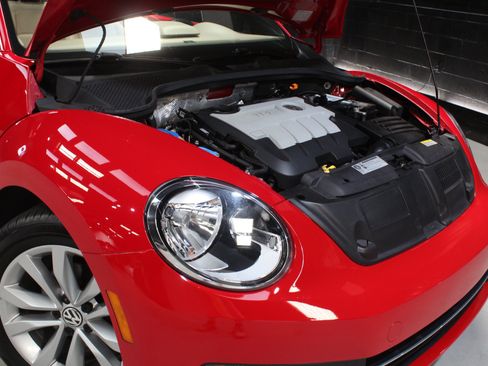 Used 2014 Volkswagen Beetle TDI FWD image 29