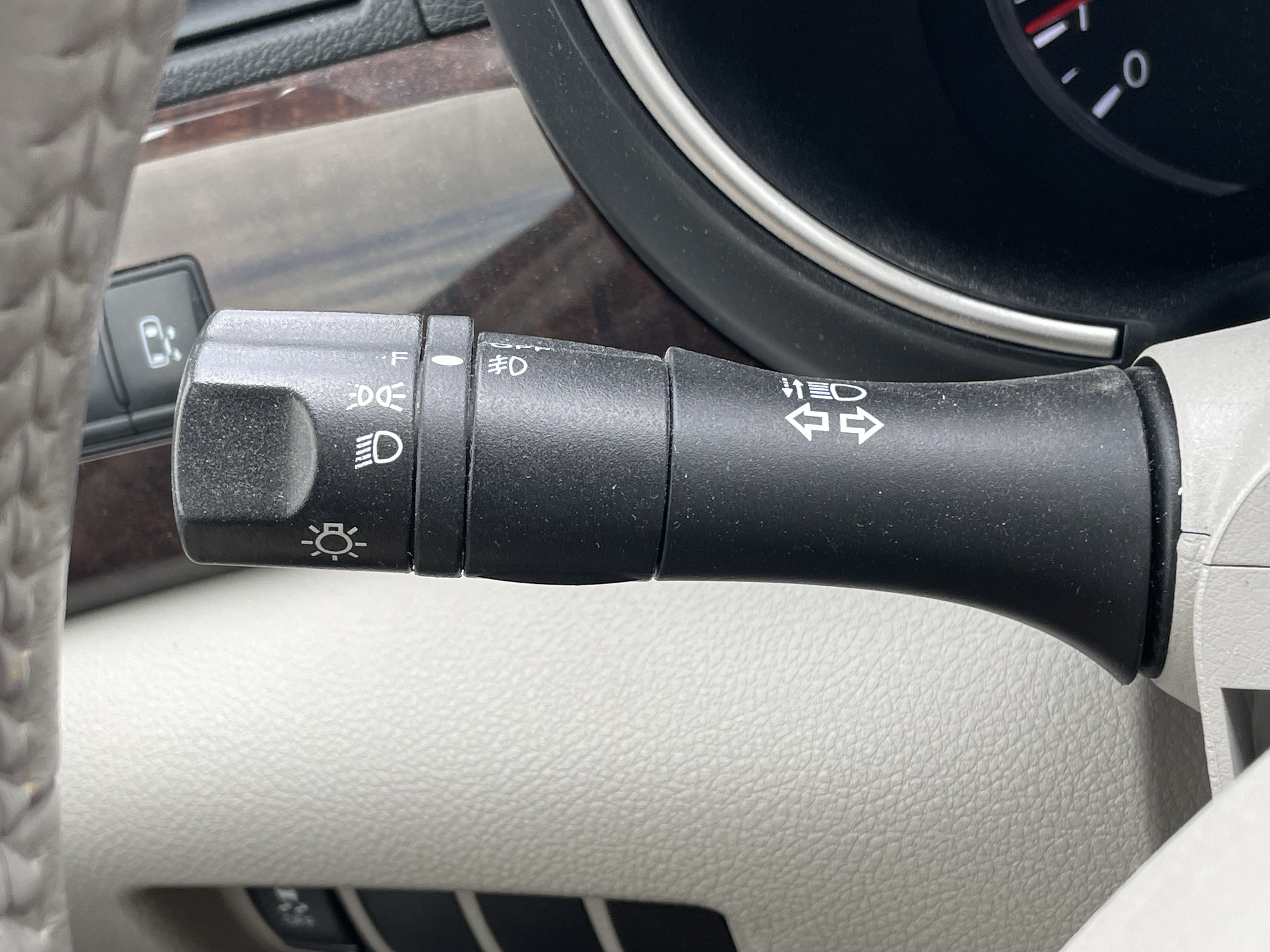 Used 2013 Nissan Quest SV FWD image 15