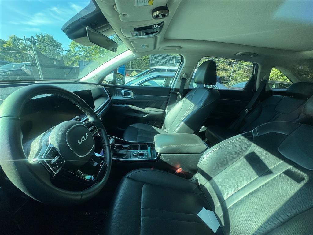 Certified 2025 Kia Sorento SX FWD image 9