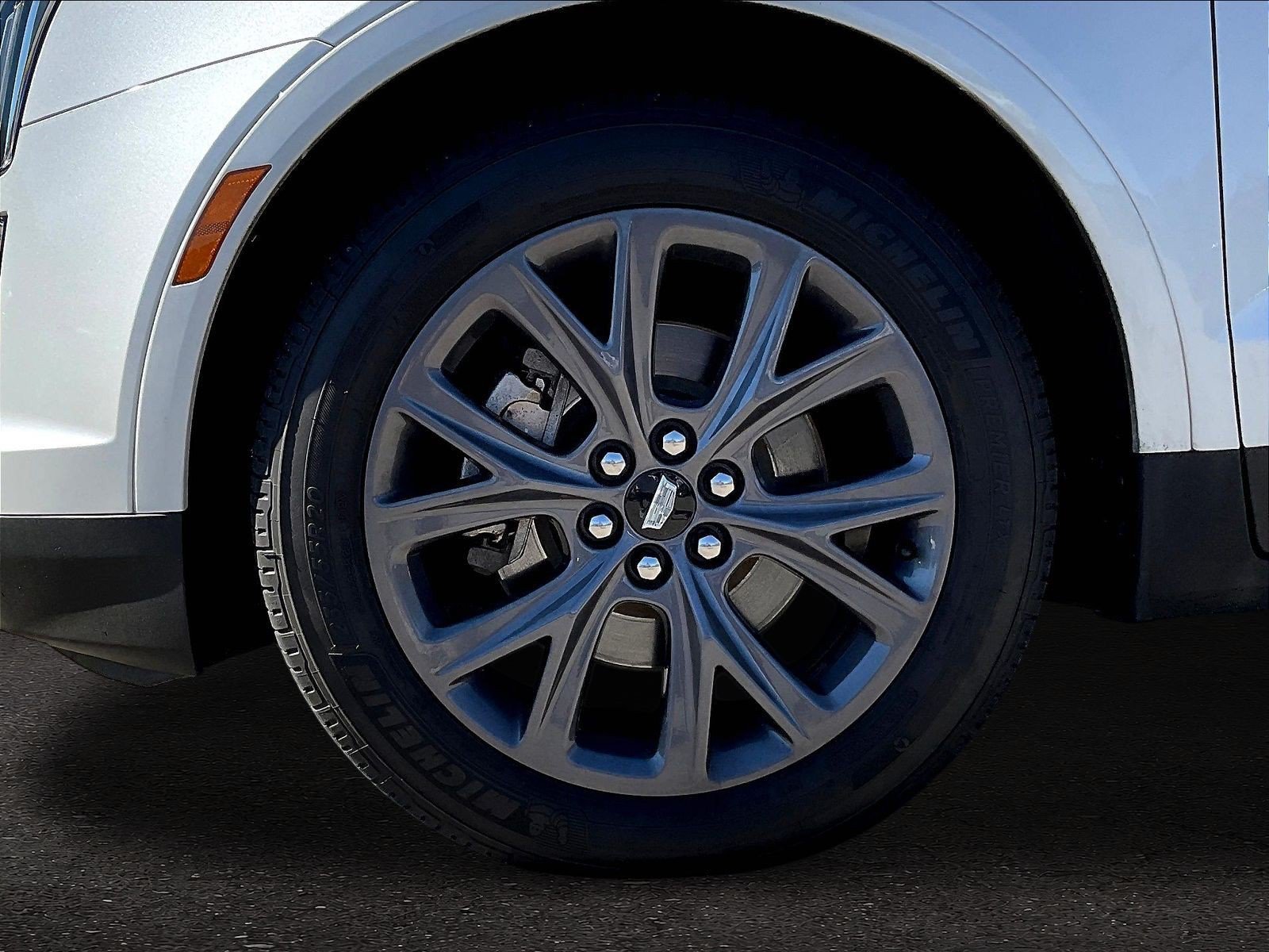 Used 2018 Cadillac XT5 Luxury w/ LPO, Black Ice Package AWD/4WD image 33