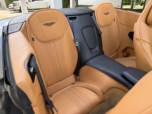 Used 2019 Aston Martin DB11 Volante image 38