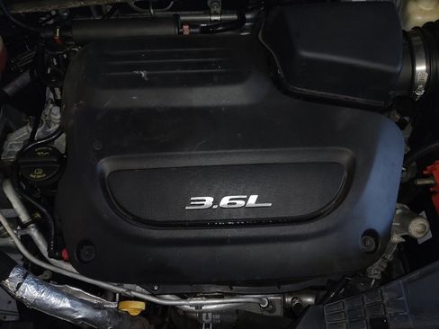 Used 2017 Chrysler Pacifica Touring-L image 30