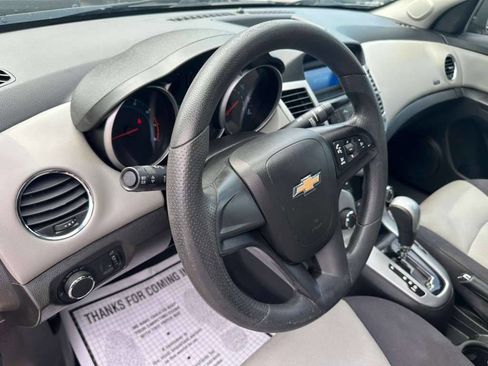 Used 2014 Chevrolet Cruze LS FWD image 13
