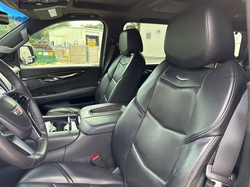 Used 2020 Cadillac Escalade Platinum image 21