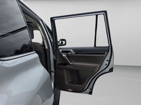 Used 2018 Lexus GX 460 image 22