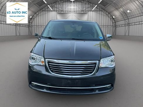 Used 2012 Chrysler Town & Country Limited w/ Luxury Group FWD image 8