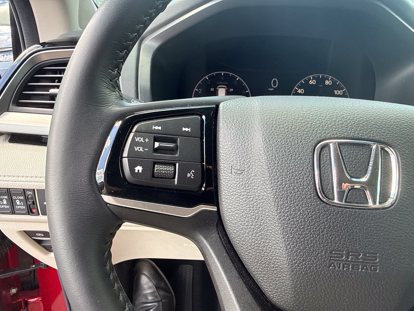 Certified 2025 Honda Odyssey Touring image 18