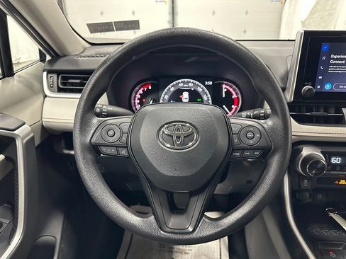 Used 2025 Toyota RAV4 XLE AWD/4WD image 18