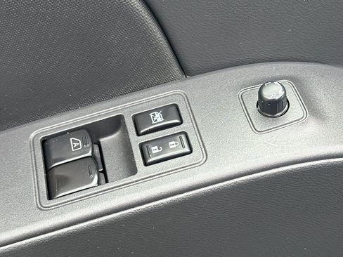 Used 2024 Nissan Frontier SV w/ Technology Package RWD image 12
