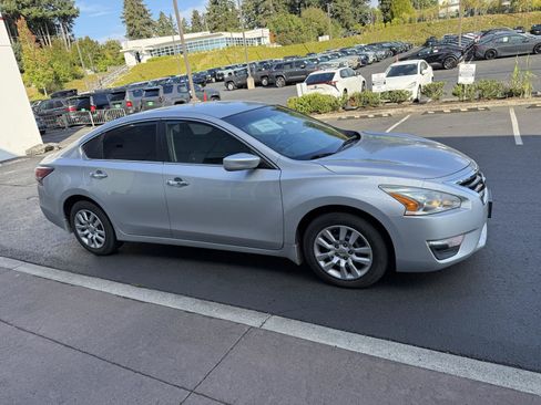 Used 2014 Nissan Altima 2.5 S FWD image 6