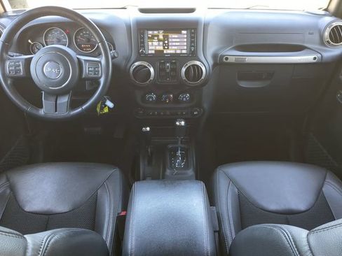 Used 2017 Jeep Wrangler Unlimited Sahara AWD/4WD image 13