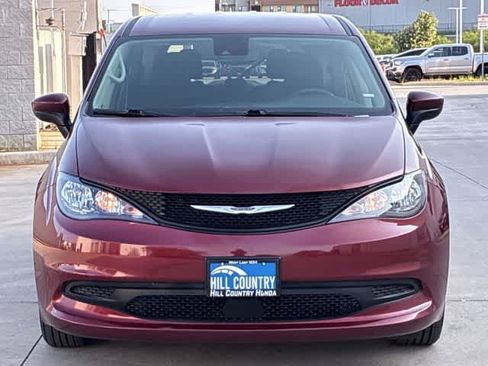 Used 2023 Chrysler Voyager LX FWD image 9