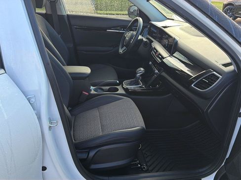 Used 2024 Kia Seltos S FWD image 13
