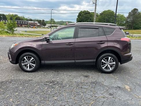 Used 2017 Toyota RAV4 XLE FWD image 4