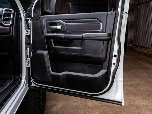Used 2025 RAM 3500 Big Horn AWD/4WD image 36